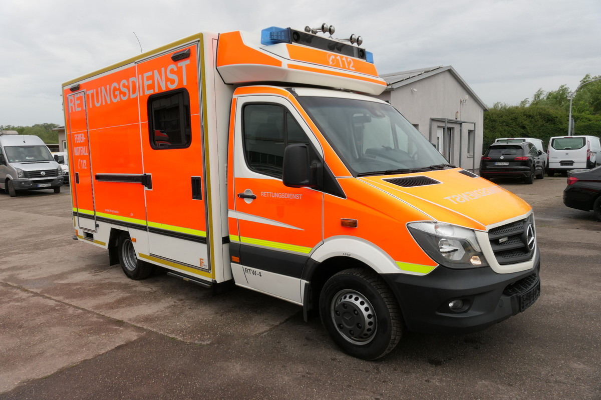 MERCEDES-BENZ Sprinter 519 CDI Klima Krankenwagen - 救护车:图2 MERCEDES-BENZ Sprinter 519 CDI Klima Krankenwagen - 救护车:图2