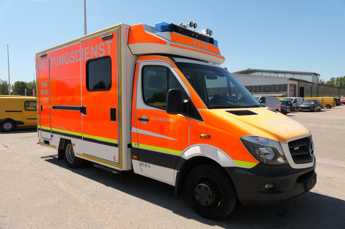 MERCEDES-BENZ Sprinter 519 CDI Klima Krankenwagen - 救护车:图2 MERCEDES-BENZ Sprinter 519 CDI Klima Krankenwagen - 救护车:图2