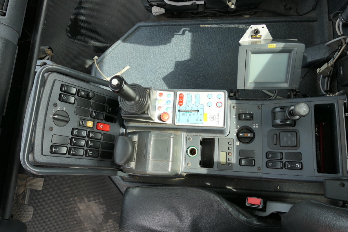 栏板式/ 平板卡车, 市政/ 专用车辆 UNIMOG U400  405/12 AHK KLIMA ZAPFWELLE vorn SFZ KOMMUN：图15