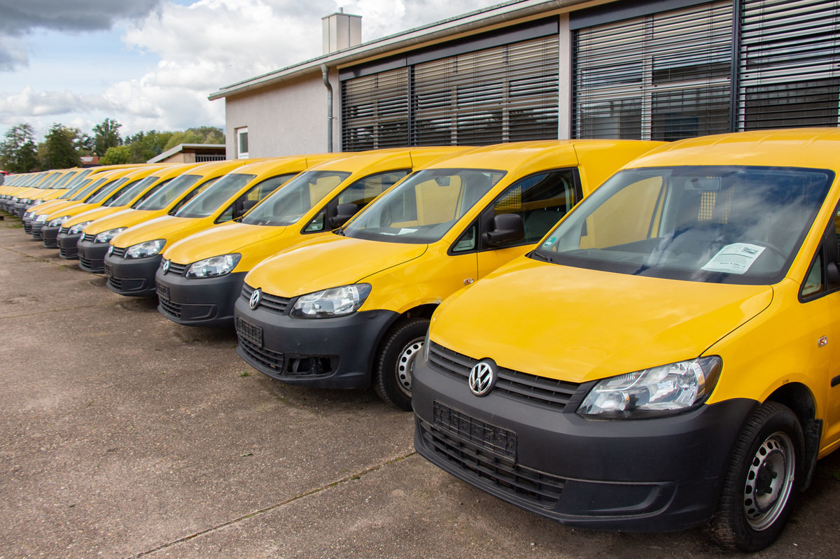 VW Caddy 2.0 TDI PARKTRONIK EURO-5 2xSCHIEBETÜR CoC - 紧凑型面包车:图1 VW Caddy 2.0 TDI PARKTRONIK EURO-5 2xSCHIEBETÜR CoC - 紧凑型面包车:图1