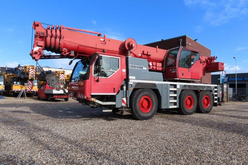 Liebherr LTM 1055-3.2 - 全地形起重机:图1 Liebherr LTM 1055-3.2 - 全地形起重机:图1