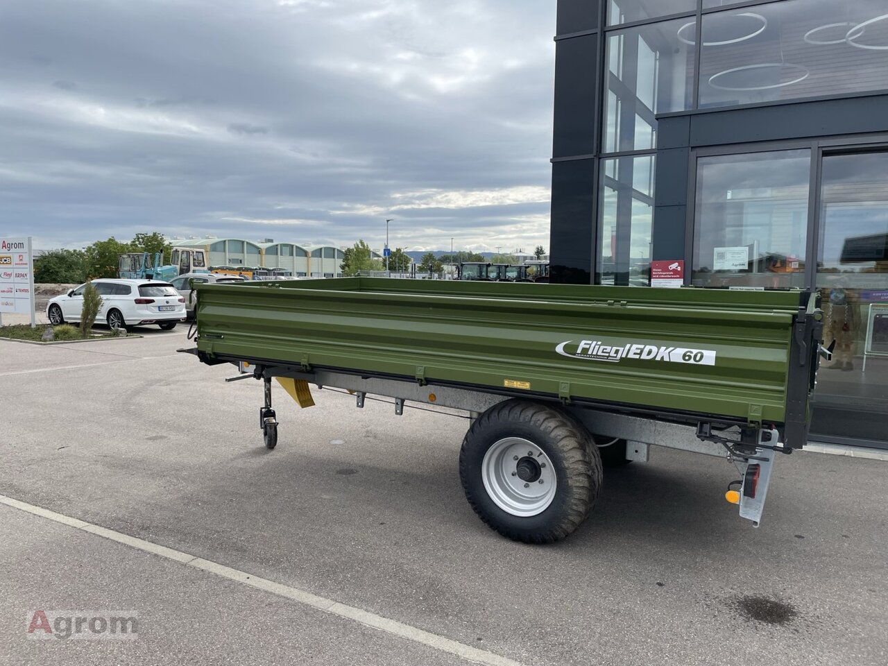 Fliegl EDK 60 FOX - 农场自卸拖车/ 自卸车:图3 Fliegl EDK 60 FOX - 农场自卸拖车/ 自卸车:图3