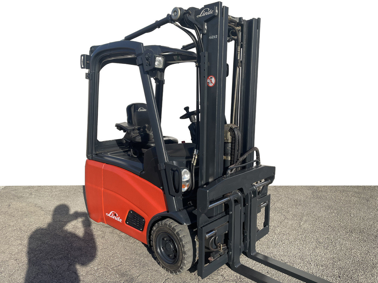 LINDE E 16 C-01 (batt. 2017) - 电动叉车:图1 LINDE E 16 C-01 (batt. 2017) - 电动叉车:图1