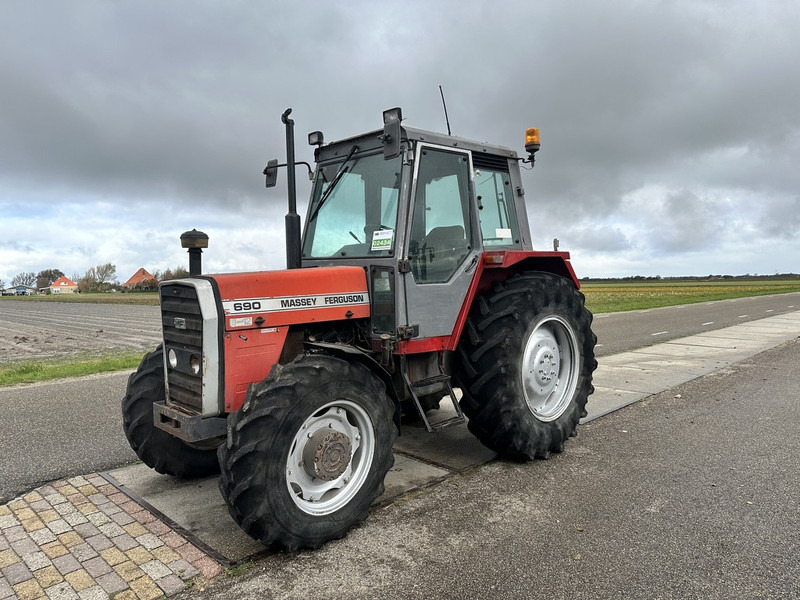 Massey Ferguson 690 - 拖拉机:图1 Massey Ferguson 690 - 拖拉机:图1