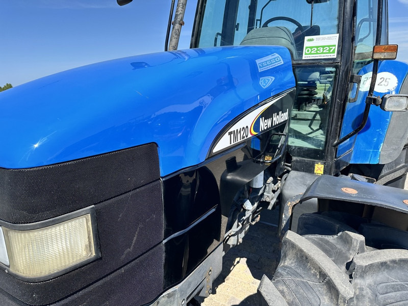 New Holland 8260 - 拖拉机:图2 New Holland 8260 - 拖拉机:图2