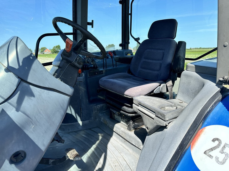 New Holland 8260 - 拖拉机:图5 New Holland 8260 - 拖拉机:图5