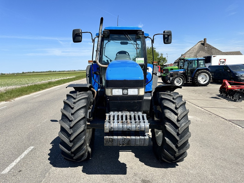 New Holland 8260 - 拖拉机:图3 New Holland 8260 - 拖拉机:图3