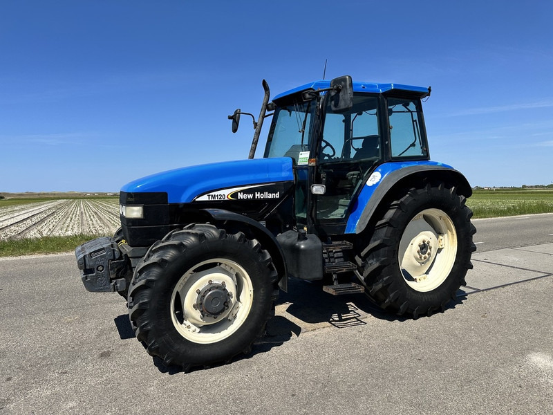 New Holland 8260 - 拖拉机:图1 New Holland 8260 - 拖拉机:图1