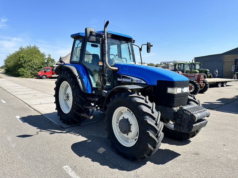 New Holland 8260 - 拖拉机:图4 New Holland 8260 - 拖拉机:图4