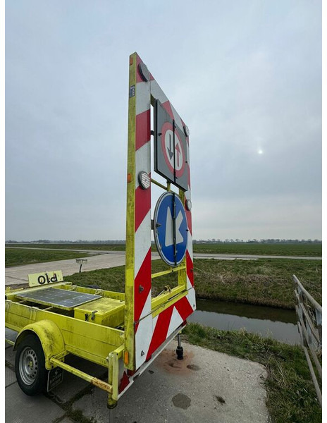 Van Weel VW1300P - 栏板式/ 平板拖车:图1 Van Weel VW1300P - 栏板式/ 平板拖车:图1