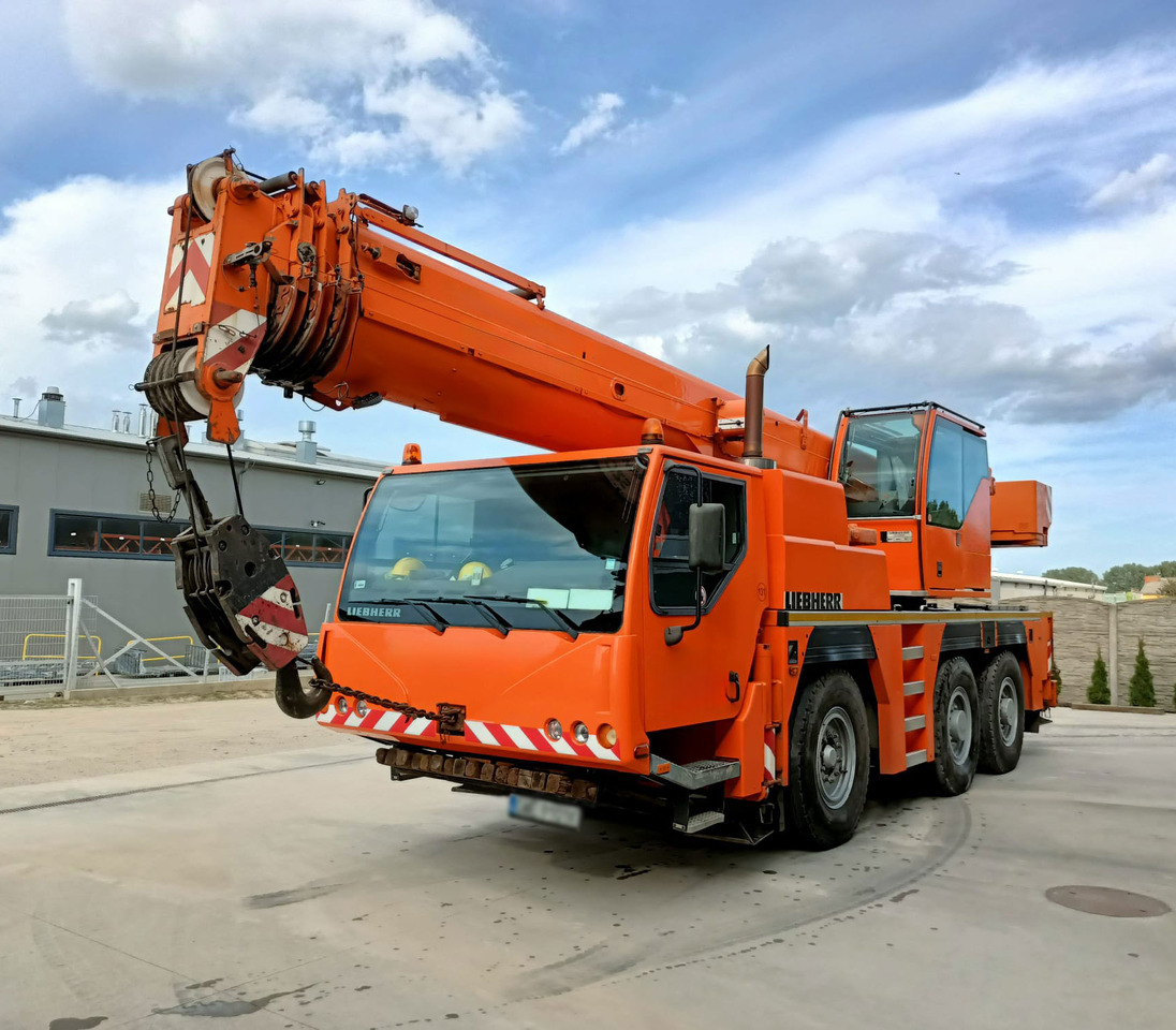 Liebherr LTM 1045-3.1 - 移动式起重机:图2 Liebherr LTM 1045-3.1 - 移动式起重机:图2