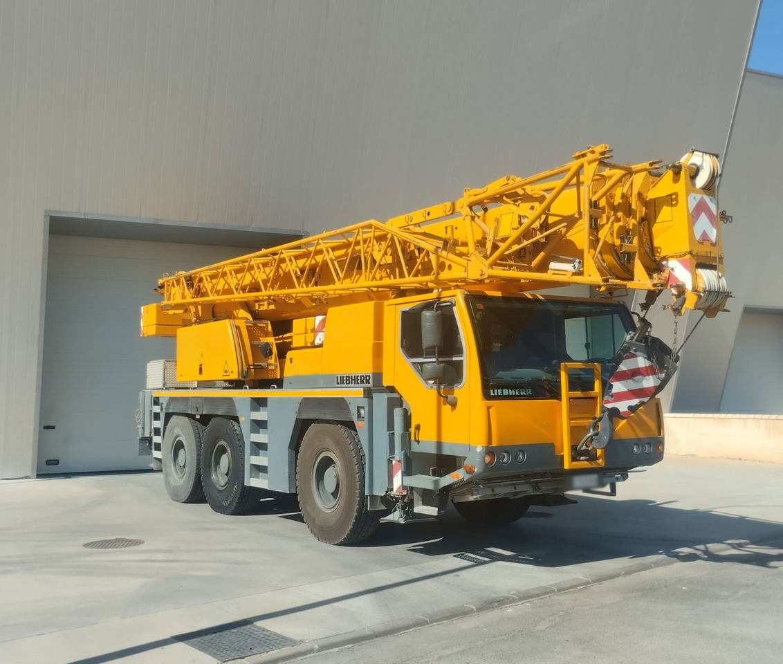 Liebherr LTM 1055-3.1 - 移动式起重机:图1 Liebherr LTM 1055-3.1 - 移动式起重机:图1