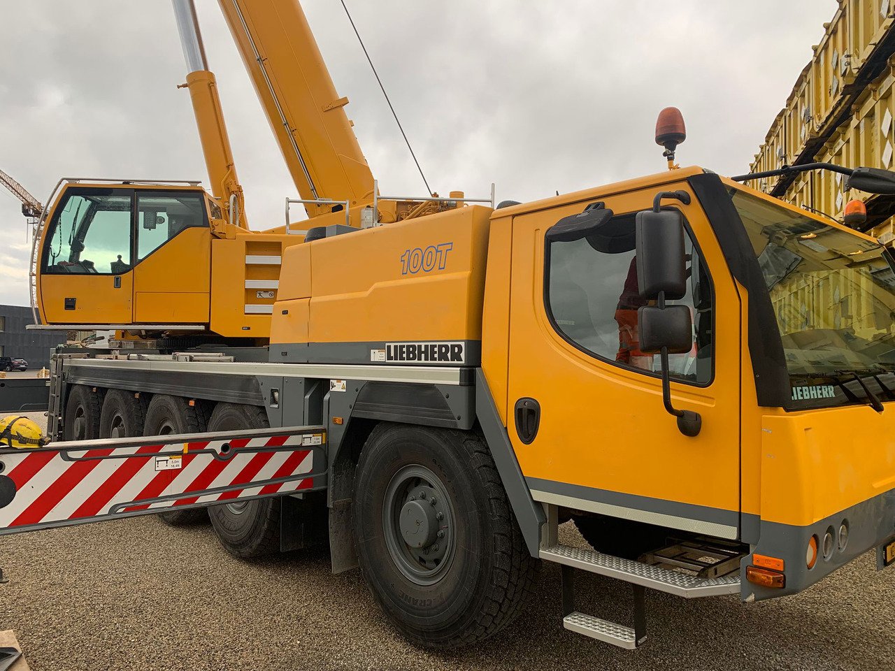 Liebherr LTM 1100-5.2 - 移动式起重机:图1 Liebherr LTM 1100-5.2 - 移动式起重机:图1