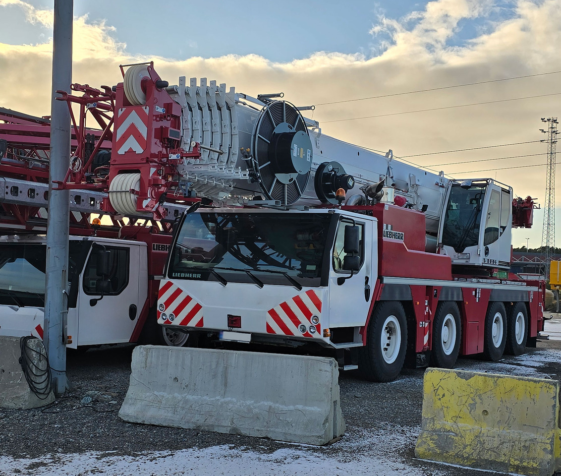 Liebherr LTM 1120-4.1 - 移动式起重机:图1 Liebherr LTM 1120-4.1 - 移动式起重机:图1