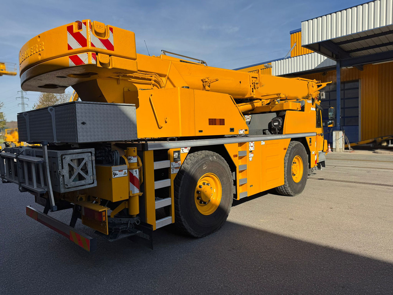 Liebherr LTM1030-2.1 - 移动式起重机:图3 Liebherr LTM1030-2.1 - 移动式起重机:图3