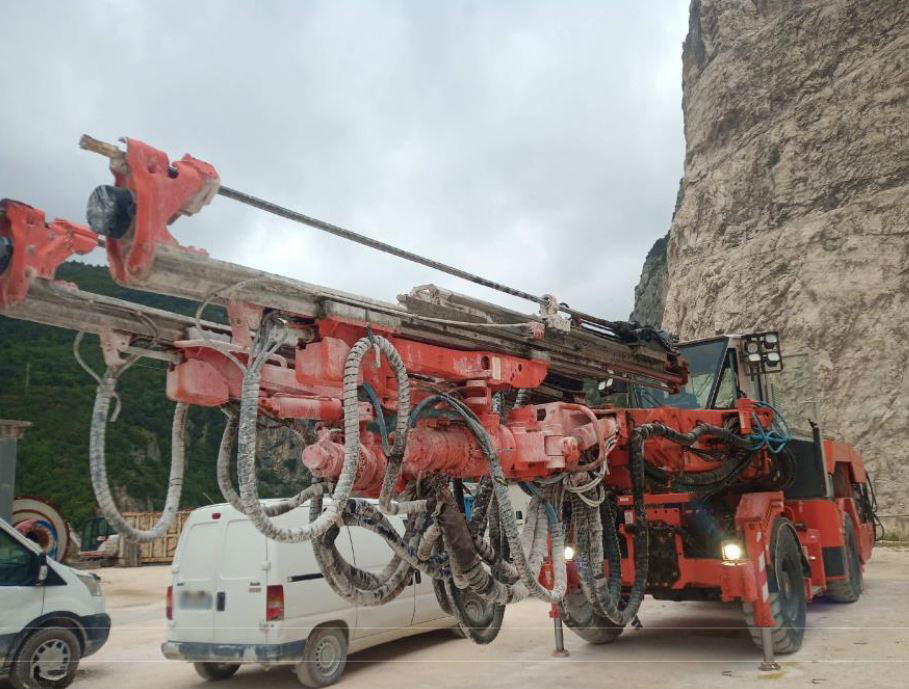 Sandvik DT820-SC - 定向钻孔机:图1 Sandvik DT820-SC - 定向钻孔机:图1