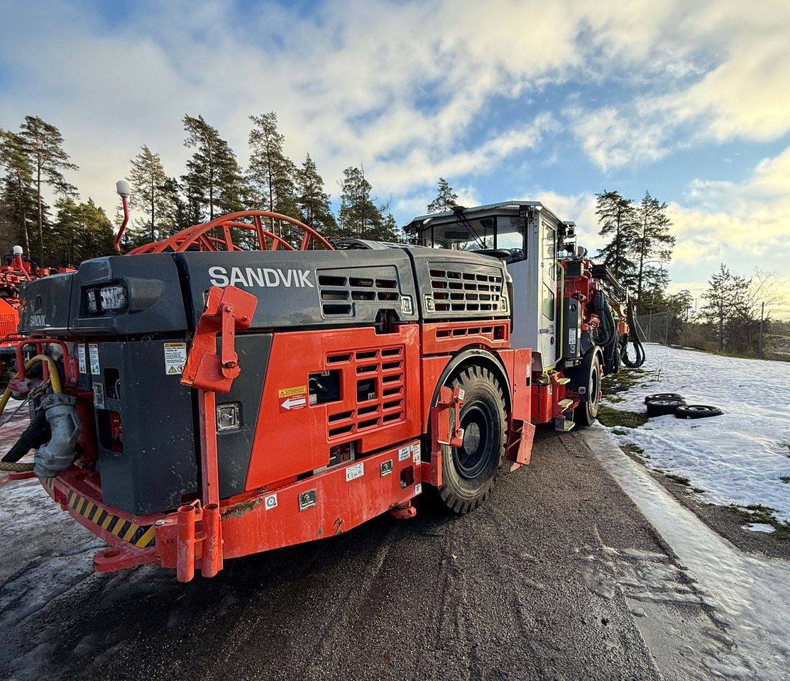 Sandvik DT922I - 钻机:图1 Sandvik DT922I - 钻机:图1