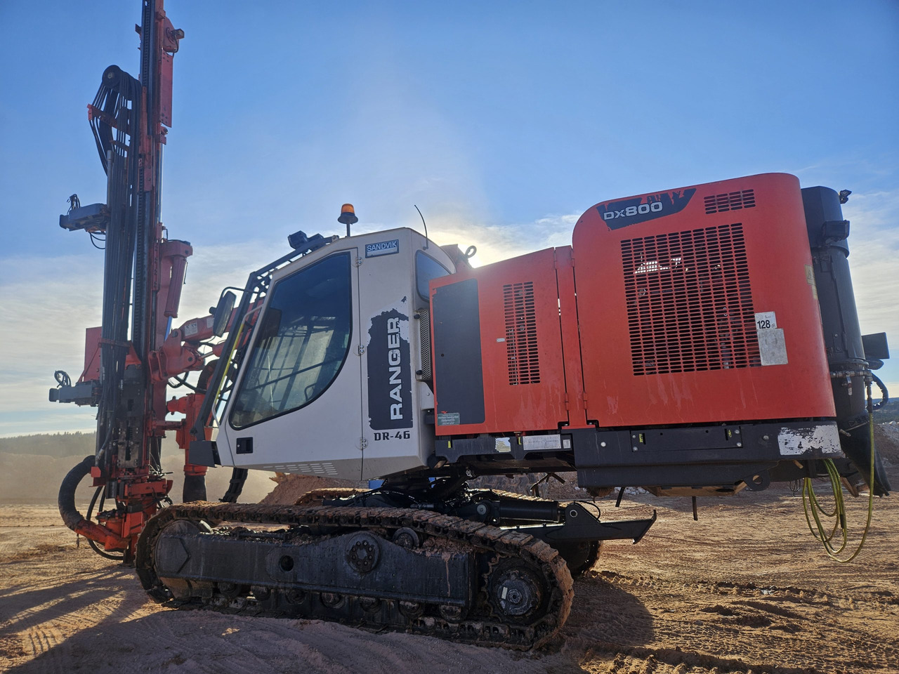 Sandvik DX800 - 钻机:图1 Sandvik DX800 - 钻机:图1