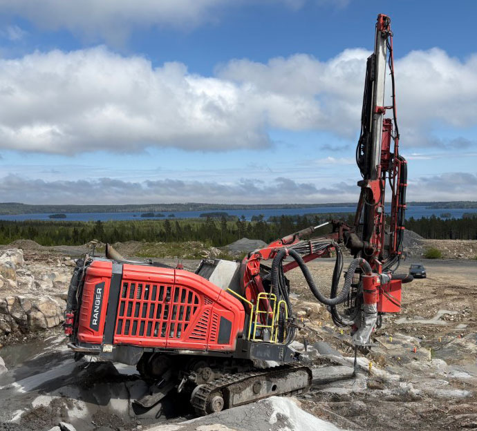 Sandvik DX800i - 钻机:图1 Sandvik DX800i - 钻机:图1