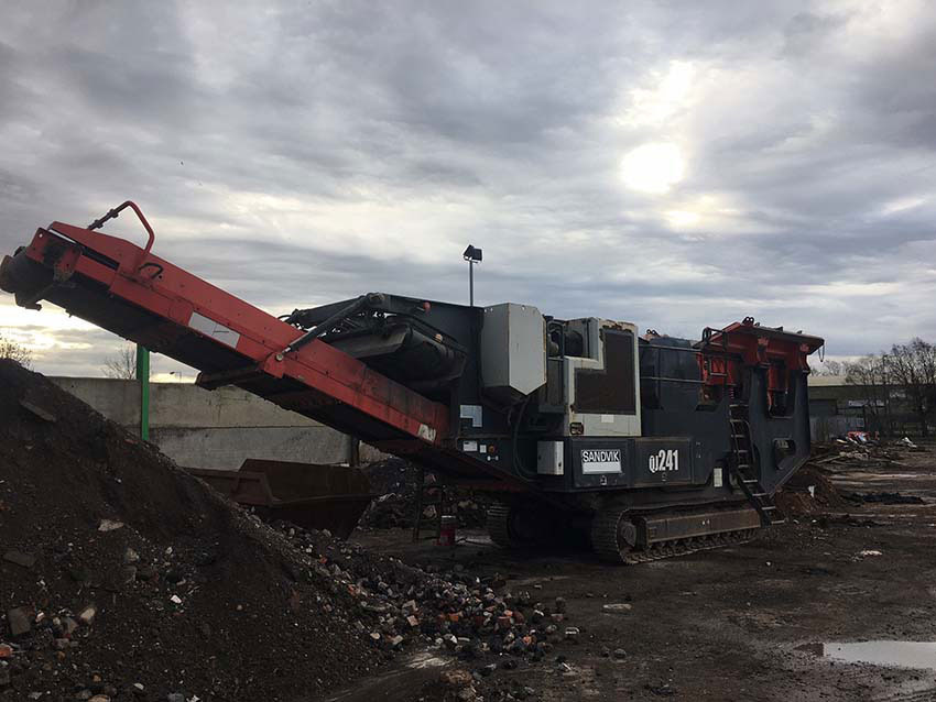 Sandvik QJ241 - 颚式破碎机:图1 Sandvik QJ241 - 颚式破碎机:图1
