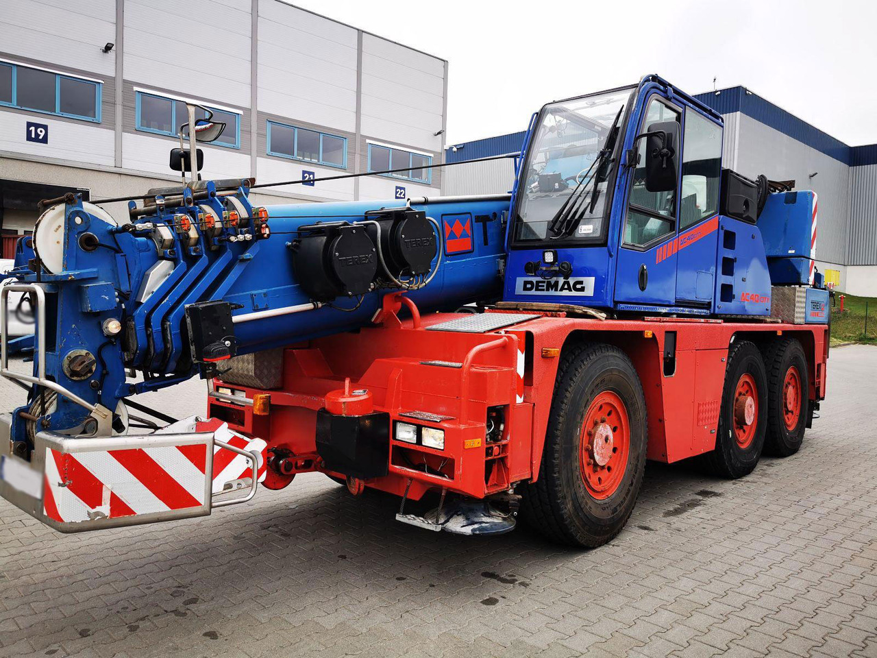 Terex Demag AC 40 City - 移动式起重机:图1 Terex Demag AC 40 City - 移动式起重机:图1
