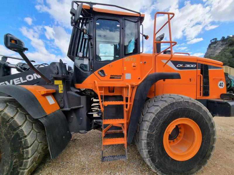 Doosan DL300 - 轮式装载机:图4 Doosan DL300 - 轮式装载机:图4