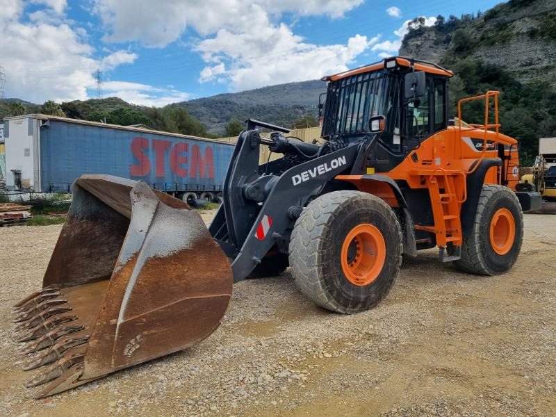 Doosan DL300 - 轮式装载机:图3 Doosan DL300 - 轮式装载机:图3
