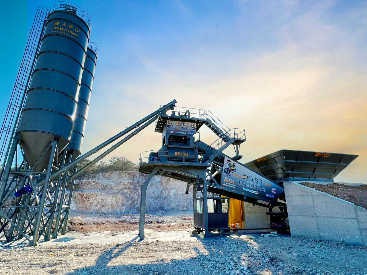 FABO mobile concrete batching plant - 混凝土厂:图1 FABO mobile concrete batching plant - 混凝土厂:图1