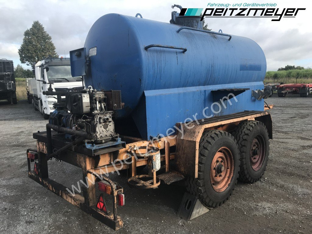 BATHE TANDEMANHÄNGER Bitum / Teerkocher 3,5 m³ Hatz Diesel-Motor 1 B 40 - 沥青洒布车:图1 BATHE TANDEMANHÄNGER Bitum / Teerkocher 3,5 m³ Hatz Diesel-Motor 1 B 40 - 沥青洒布车:图1
