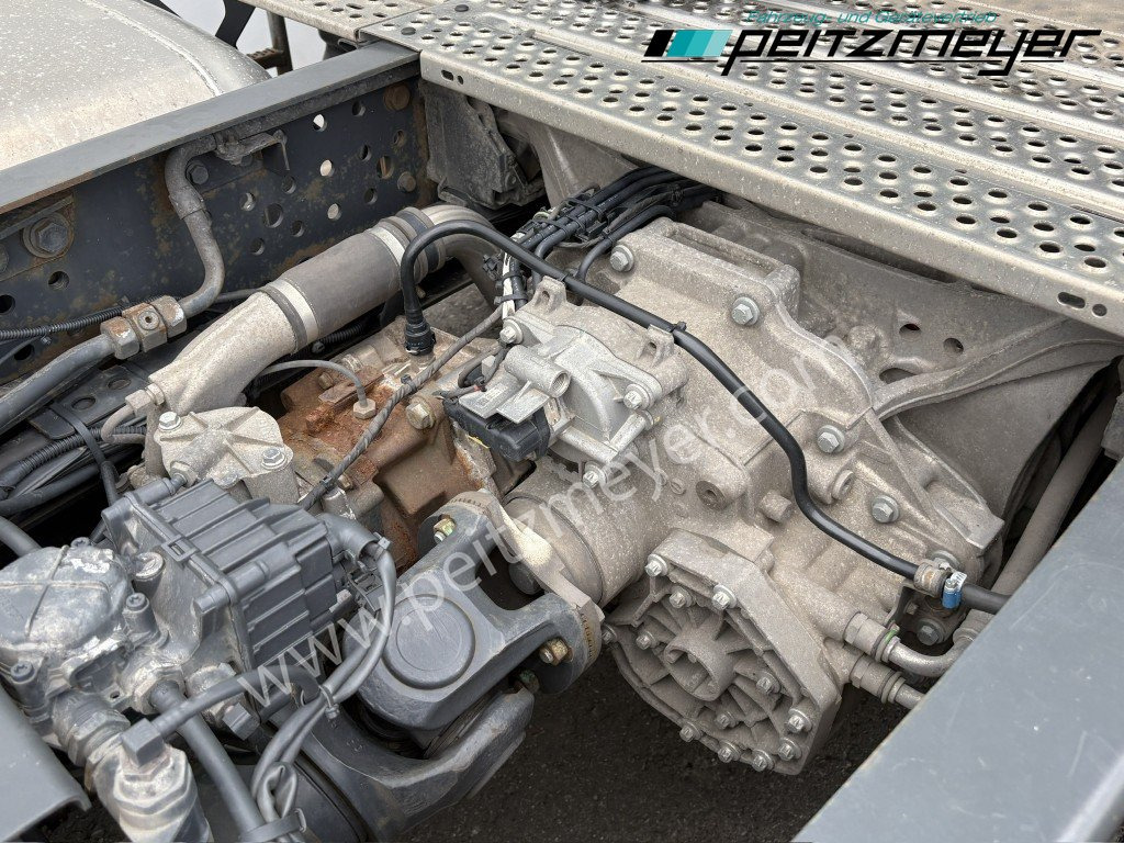 牵引车 MERCEDES-BENZ Actros 1852 LS, 6 Zyl. 15,6 l Hubraum Turbocompound:图32 牵引车 MERCEDES-BENZ Actros 1852 LS, 6 Zyl. 15,6 l Hubraum Turbocompound:图32