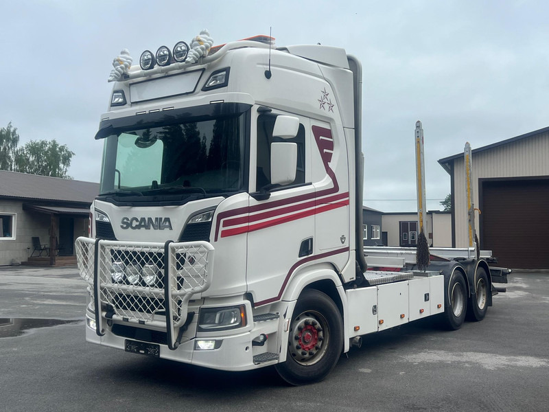 Scania R730 B6X4NB - 木材运输车, 起重车:图1 Scania R730 B6X4NB - 木材运输车, 起重车:图1