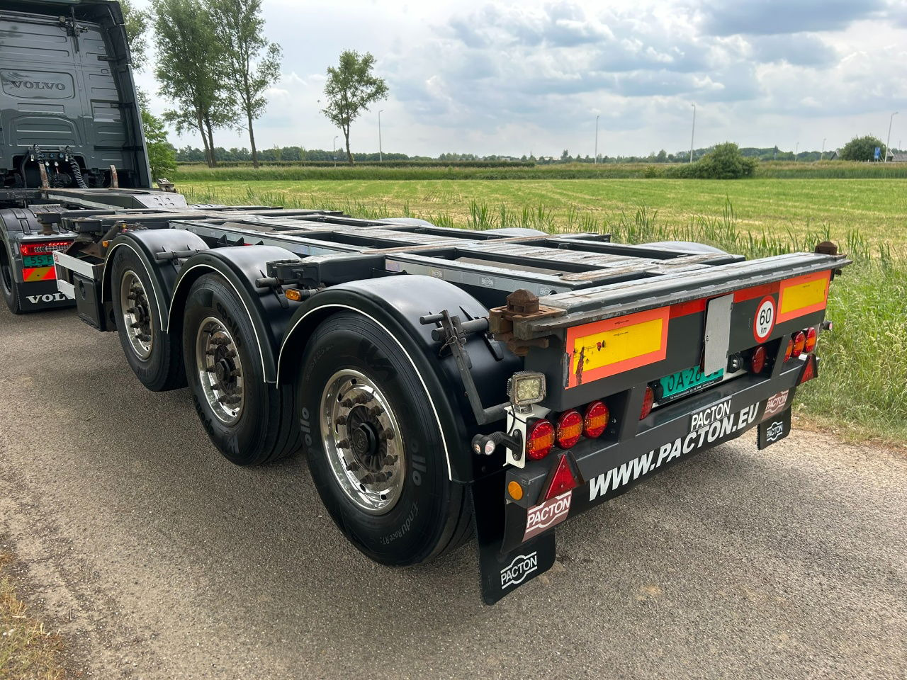 Pacton ET3 / Bpw Disc / Lifting axle / 2x20/30/40/45 ft hc / Tyres 80 / Tuf 3-20 - 集装箱运输车/ 可拆卸车身的半拖车:图4 Pacton ET3 / Bpw Disc / Lifting axle / 2x20/30/40/45 ft hc / Tyres 80 / Tuf 3-20 - 集装箱运输车/ 可拆卸车身的半拖车:图4