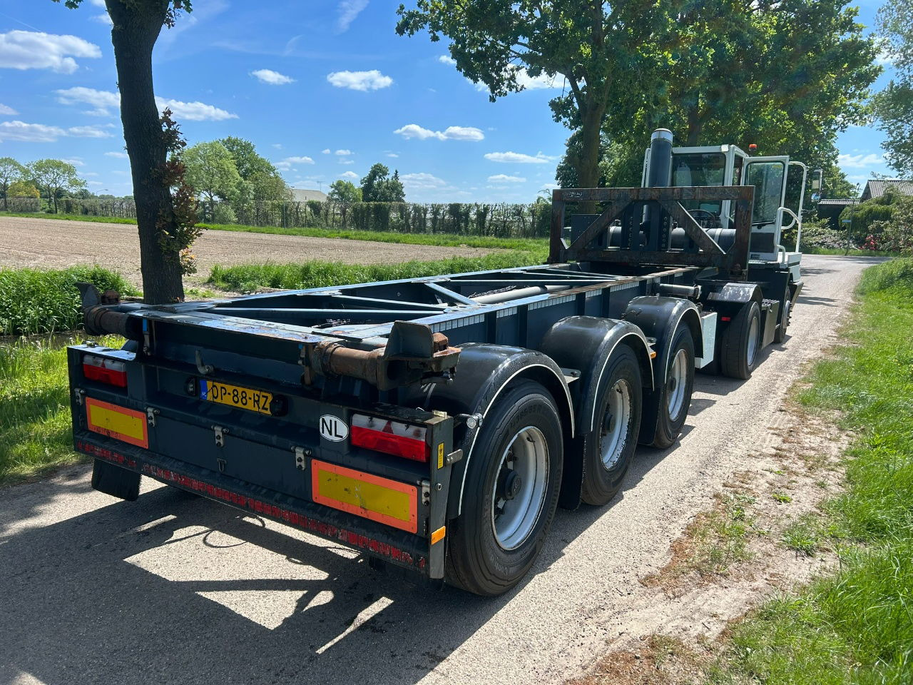 Van Hool 20 ft tipping / elect. 24 v / Tuf 3-2026 / Tyres 70 / Only 49500 km / t - 集装箱运输车/ 可拆卸车身的半拖车:图2 Van Hool 20 ft tipping / elect. 24 v / Tuf 3-2026 / Tyres 70 / Only 49500 km / t - 集装箱运输车/ 可拆卸车身的半拖车:图2