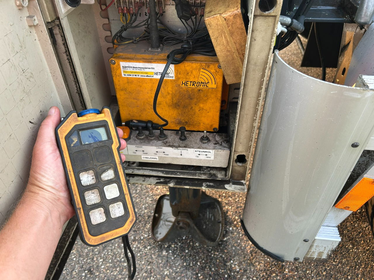 Van Hool Cable system 90 tipping / disc brakes bpw / lifting axle / remote control - 集装箱运输车/ 可拆卸车身的半拖车:图5 Van Hool Cable system 90 tipping / disc brakes bpw / lifting axle / remote control - 集装箱运输车/ 可拆卸车身的半拖车:图5
