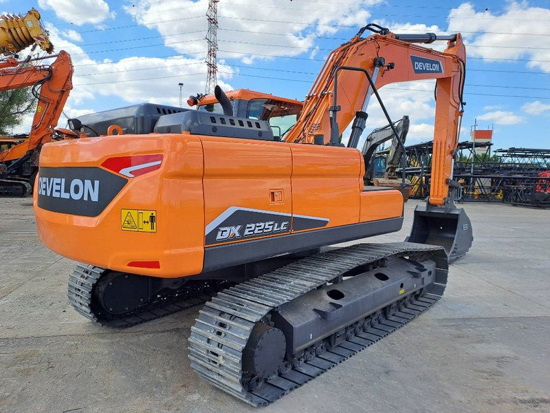 Doosan DX225LC-7M - 履带式挖掘机:图4 Doosan DX225LC-7M - 履带式挖掘机:图4