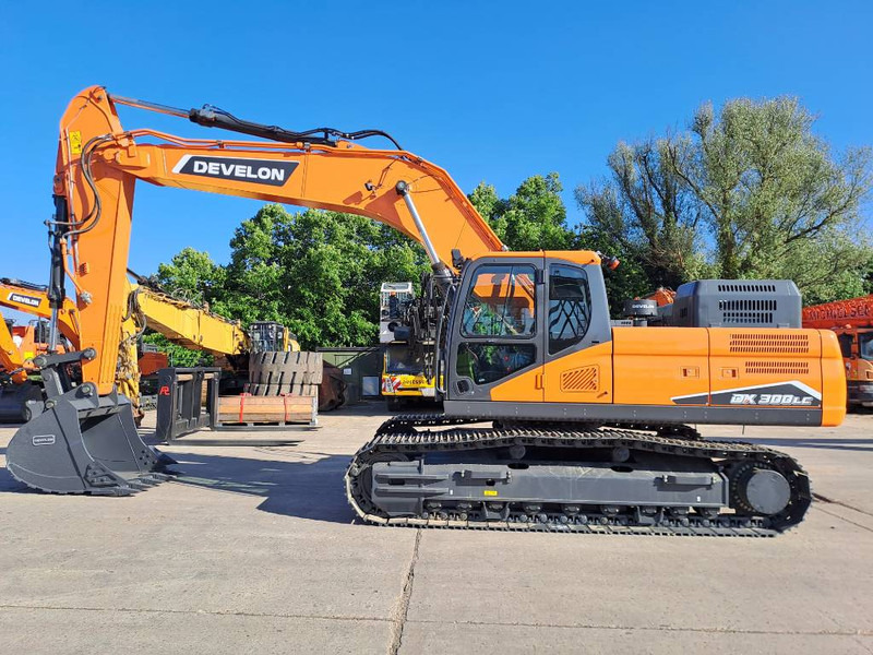 Doosan DX300LC-7M - 履带式挖掘机:图1 Doosan DX300LC-7M - 履带式挖掘机:图1