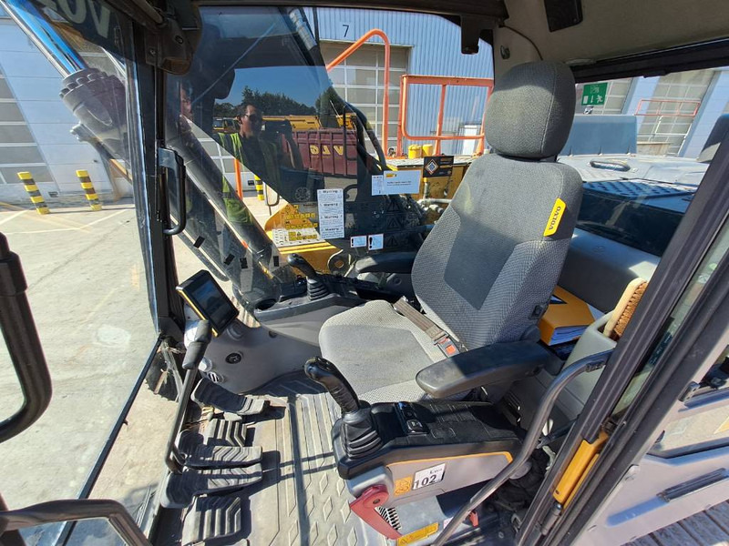 履带式挖掘机 Volvo EC220EL：图20