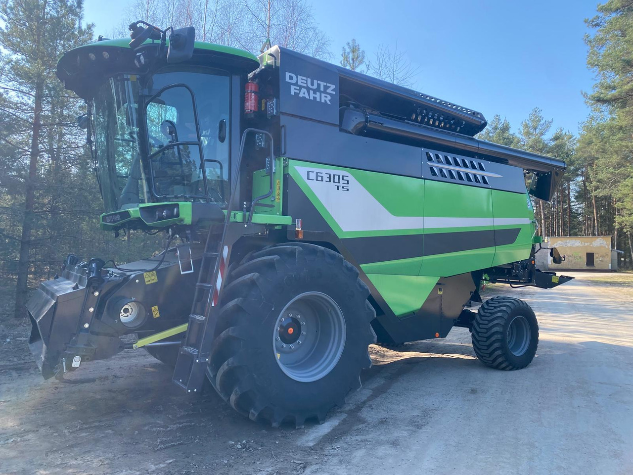 DEUTZ FAHR C6305 TS with DH630R NEW/UNUSED - 收割机:图1 DEUTZ FAHR C6305 TS with DH630R NEW/UNUSED - 收割机:图1