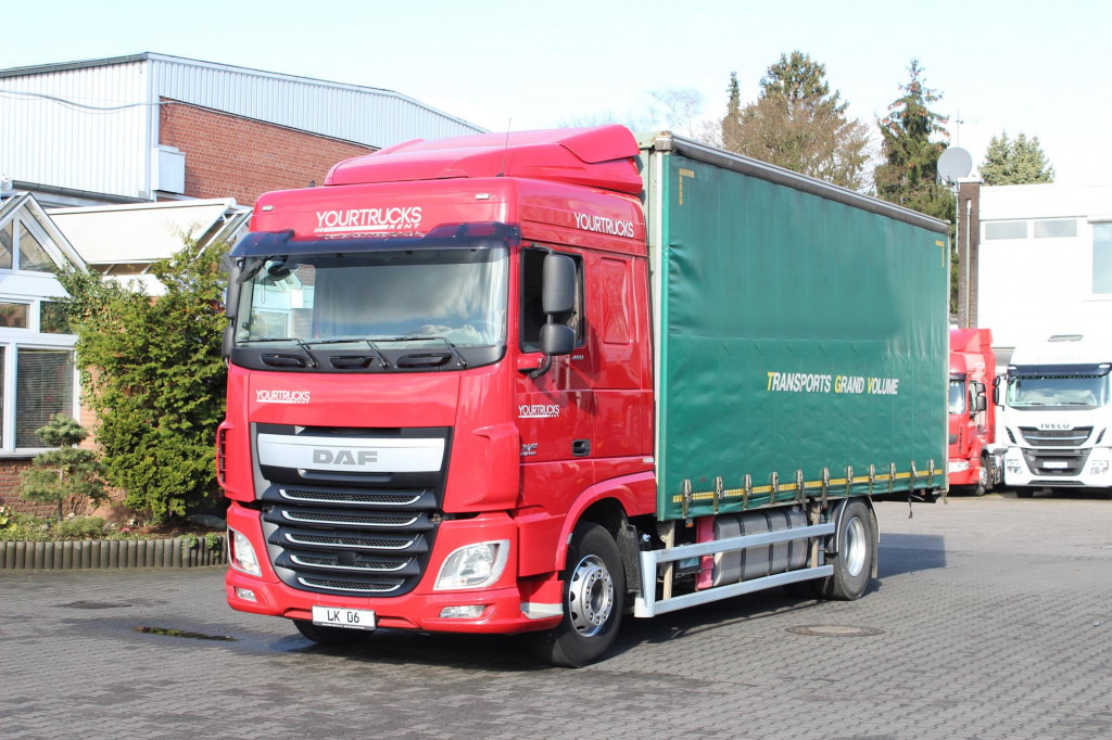 Daf XF 460 Space Cab Plane-Jumbo Retarder Hubdach - 侧帘卡车:图1 Daf XF 460 Space Cab Plane-Jumbo Retarder Hubdach - 侧帘卡车:图1