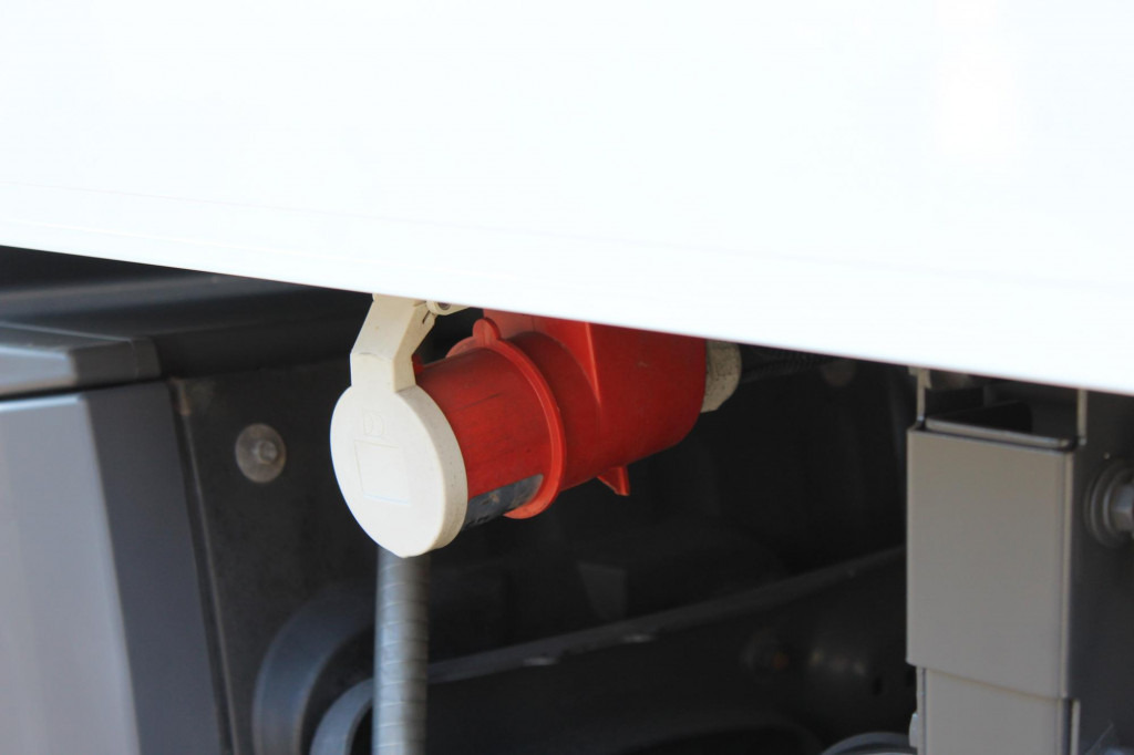 Mercedes-Benz Actros 1830 E6 TK T-1200R Multi Bi-Temp LBW AHK - 冷藏车:图4 Mercedes-Benz Actros 1830 E6 TK T-1200R Multi Bi-Temp LBW AHK - 冷藏车:图4