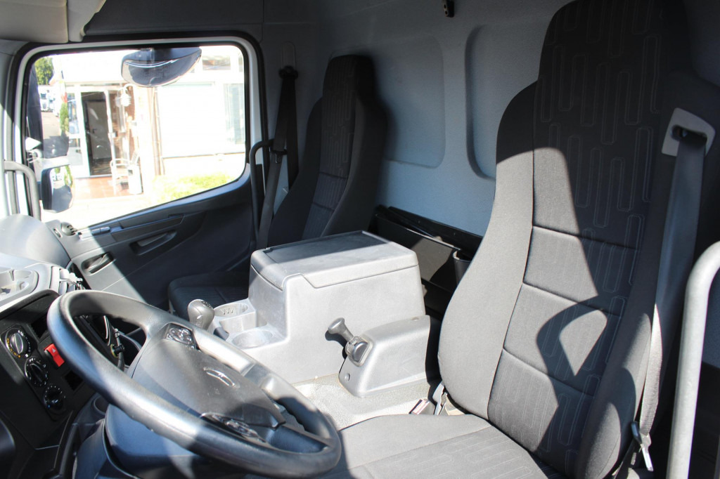 Mercedes-Benz Atego 818 E6 Koffer 6m Klima LDW Schalter LBW - 厢式货车:图5 Mercedes-Benz Atego 818 E6 Koffer 6m Klima LDW Schalter LBW - 厢式货车:图5