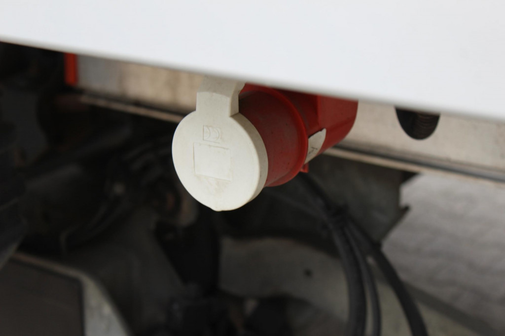 Renault D 12 Carrier Supra 550 Strom Tür LBW FRC 2027 - 冷藏车:图4 Renault D 12 Carrier Supra 550 Strom Tür LBW FRC 2027 - 冷藏车:图4