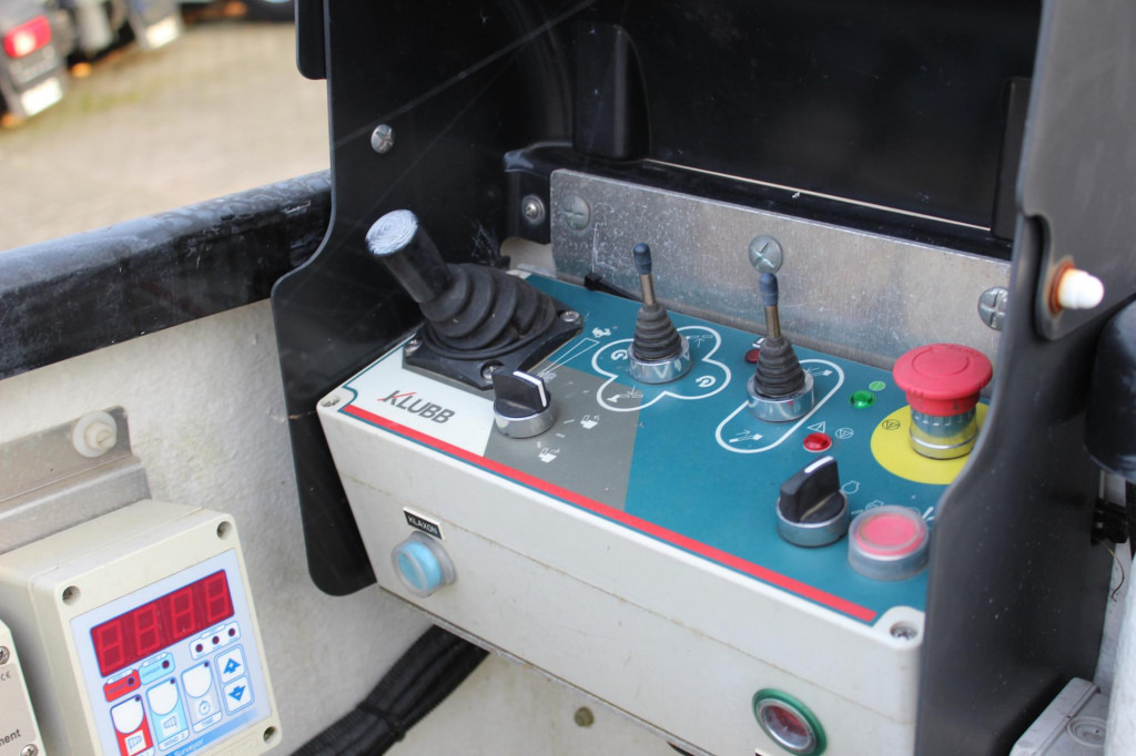 Renault Master Bühne KLUBB 11m 2 Personen Korb 200kg - 车载空中平台:图4 Renault Master Bühne KLUBB 11m 2 Personen Korb 200kg - 车载空中平台:图4