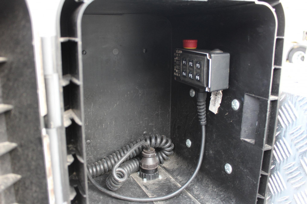 Renault Master Bühne KLUBB 11m 2 Personen Korb 200kg - 车载空中平台:图5 Renault Master Bühne KLUBB 11m 2 Personen Korb 200kg - 车载空中平台:图5