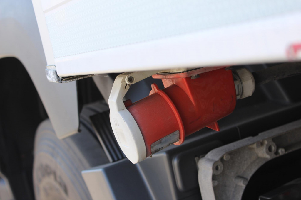 冷藏车 Volvo FM  420 TK T-1200R Bi-Temp Strom Türen LBW Klima：图6