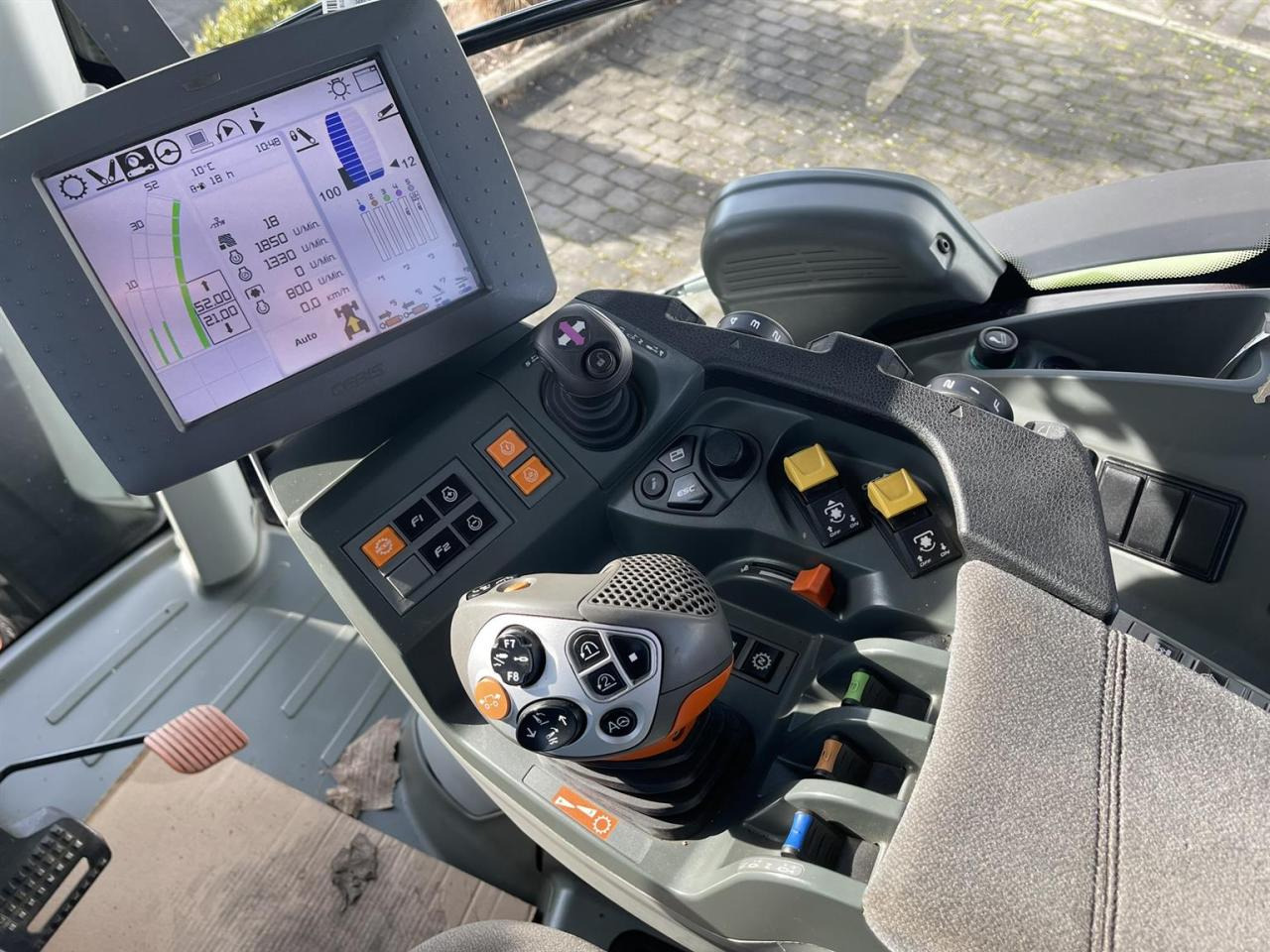 拖拉机 CLAAS Axion 870 Cmatic GPS S10 RTK FZW Front-PTO：图13