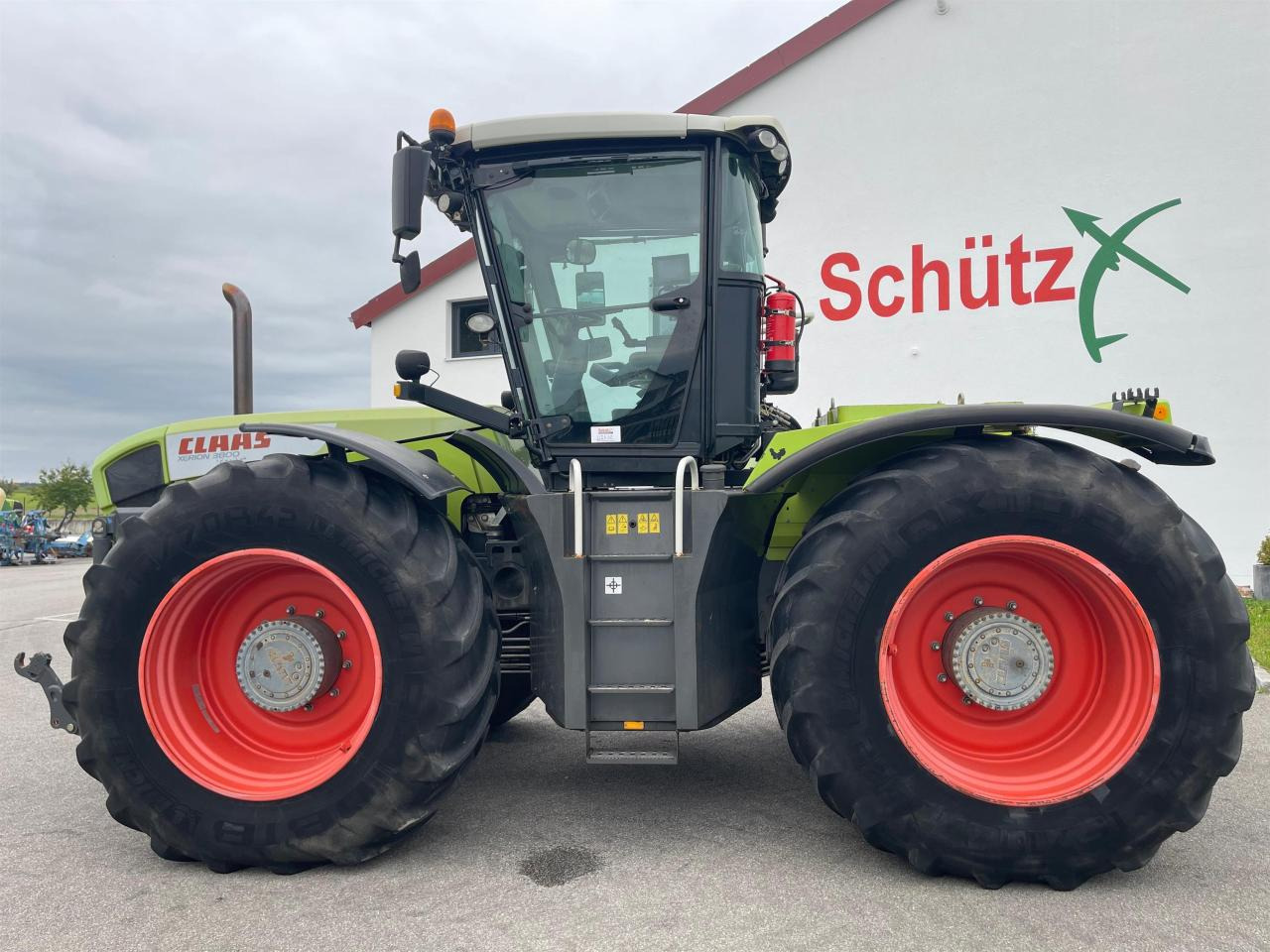 CLAAS Xerion 3800 Trac PTO GPS S3 FKH Erstbesitz - 拖拉机:图5 CLAAS Xerion 3800 Trac PTO GPS S3 FKH Erstbesitz - 拖拉机:图5