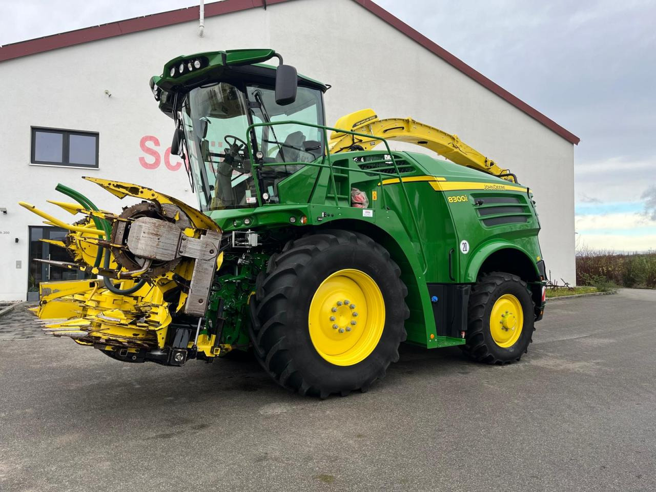 John Deere 8300i Feldhäcksler, Harvestlap, Pickup, Kemper, erst 910 Betriebsstunden, Baujahr 2018 - 饲料收割机:图2 John Deere 8300i Feldhäcksler, Harvestlap, Pickup, Kemper, erst 910 Betriebsstunden, Baujahr 2018 - 饲料收割机:图2
