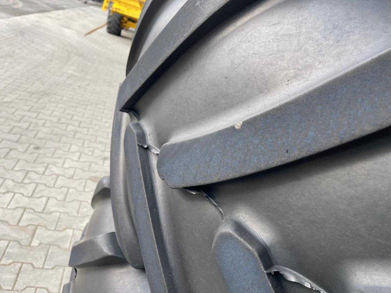 John Deere Kompletträder von 6R250, 650/65 R42 mit Bridgestone Decken aus 2019, ca. 50 % - 拖拉机:图5 John Deere Kompletträder von 6R250, 650/65 R42 mit Bridgestone Decken aus 2019, ca. 50 % - 拖拉机:图5