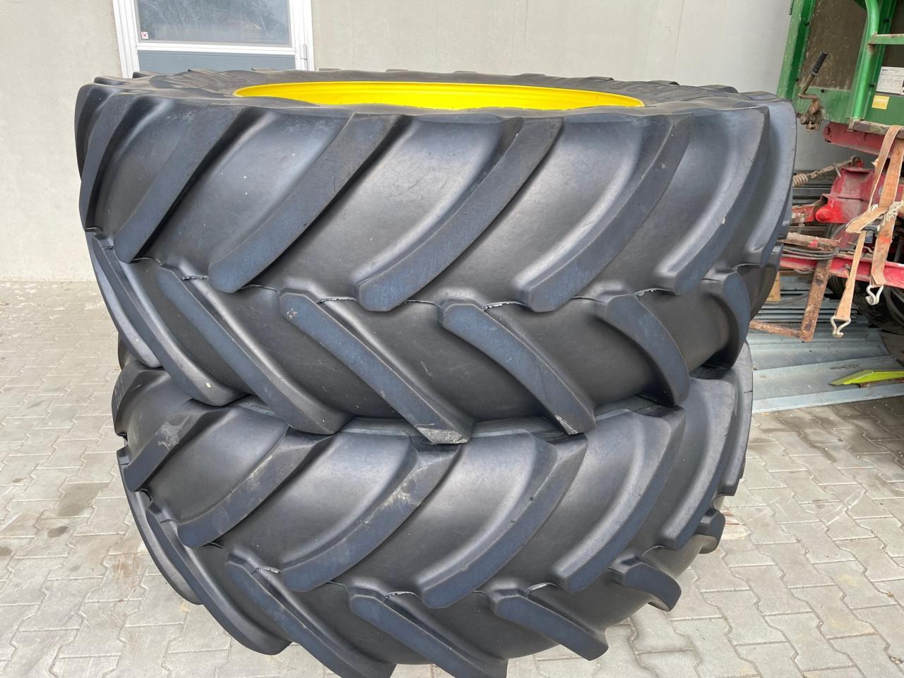 John Deere Kompletträder von 6R250, 650/65 R42 mit Bridgestone Decken aus 2019, ca. 50 % - 拖拉机:图1 John Deere Kompletträder von 6R250, 650/65 R42 mit Bridgestone Decken aus 2019, ca. 50 % - 拖拉机:图1